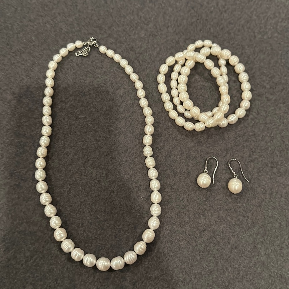 Pearl Set- Necklace, bracelets and earrings